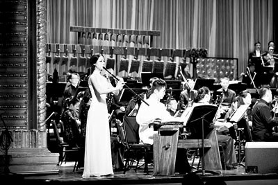 上海民族乐团在上海音乐厅举办风雅颂中华——国庆65周年音乐会.jpg