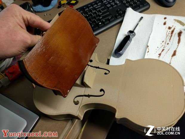 木质线材3D打印的木质吉他 可以假乱真 