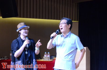 韩国观众主动要求与林平共同演唱《青藏高原》.jpg