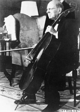1876年12月29日，西班牙大提琴家、作曲家、指挥家卡萨尔斯诞生于温德里尔