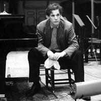 2000年1月27日，钢琴家古尔德逝世