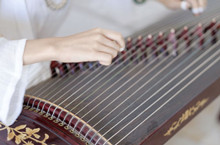 古筝按弦的位置以及正确方法